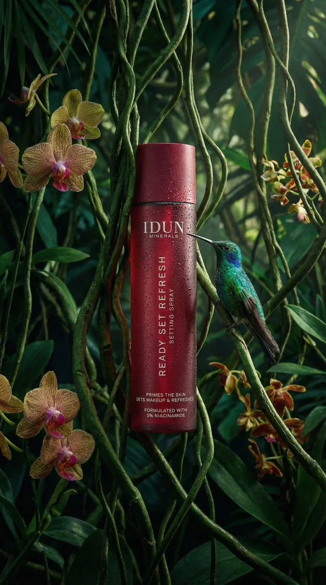 Ảnh sản phẩm eco-luxury giữa thiên nhiên rừng nhiệt đới